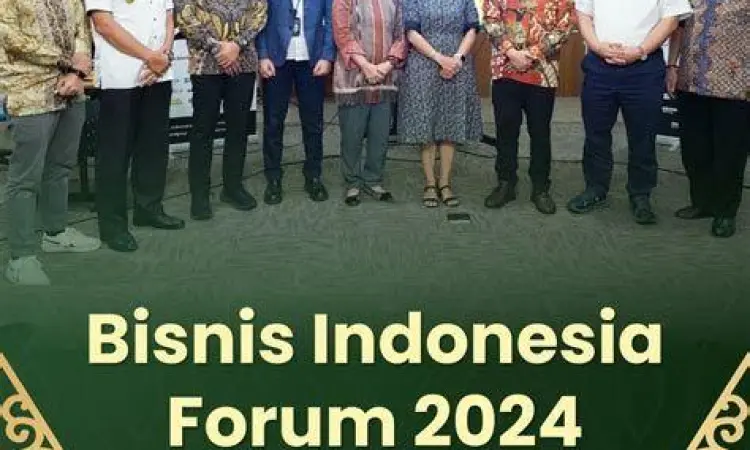 Pelaku usaha IKM sedang berdiskusi mengenai strategi pemasaran digital