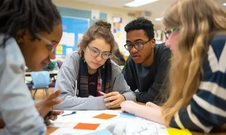 Kolaborasi Siswa SMA Kolaborasi siswa SMA dalam proyek kelompok
