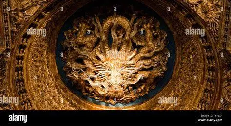 Panlong dalam Arsitektur Patung Panlong melingkar pada pilar bangunan kuno