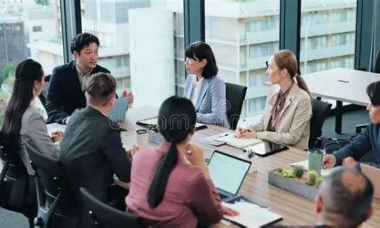 Suasana rapat dewan direksi di perusahaan Jepang yang dipimpin oleh kaichou