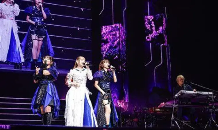 Penampilan Panggung Nanjou Yoshino Nanjou Yoshino saat konser bersama fripSide