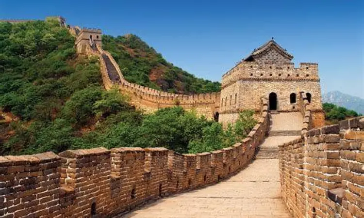 Tembok Besar Tiongkok yang meliuk seperti naga